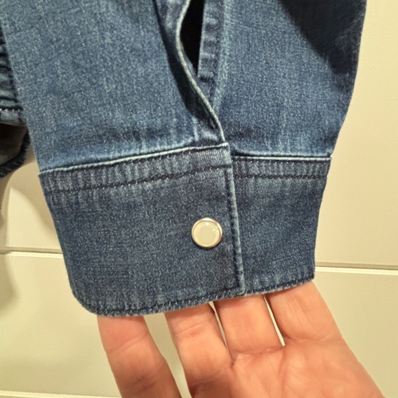 Tahari denim pearl snap button up denim long sleeve shirt size M - Picture 8 of 15